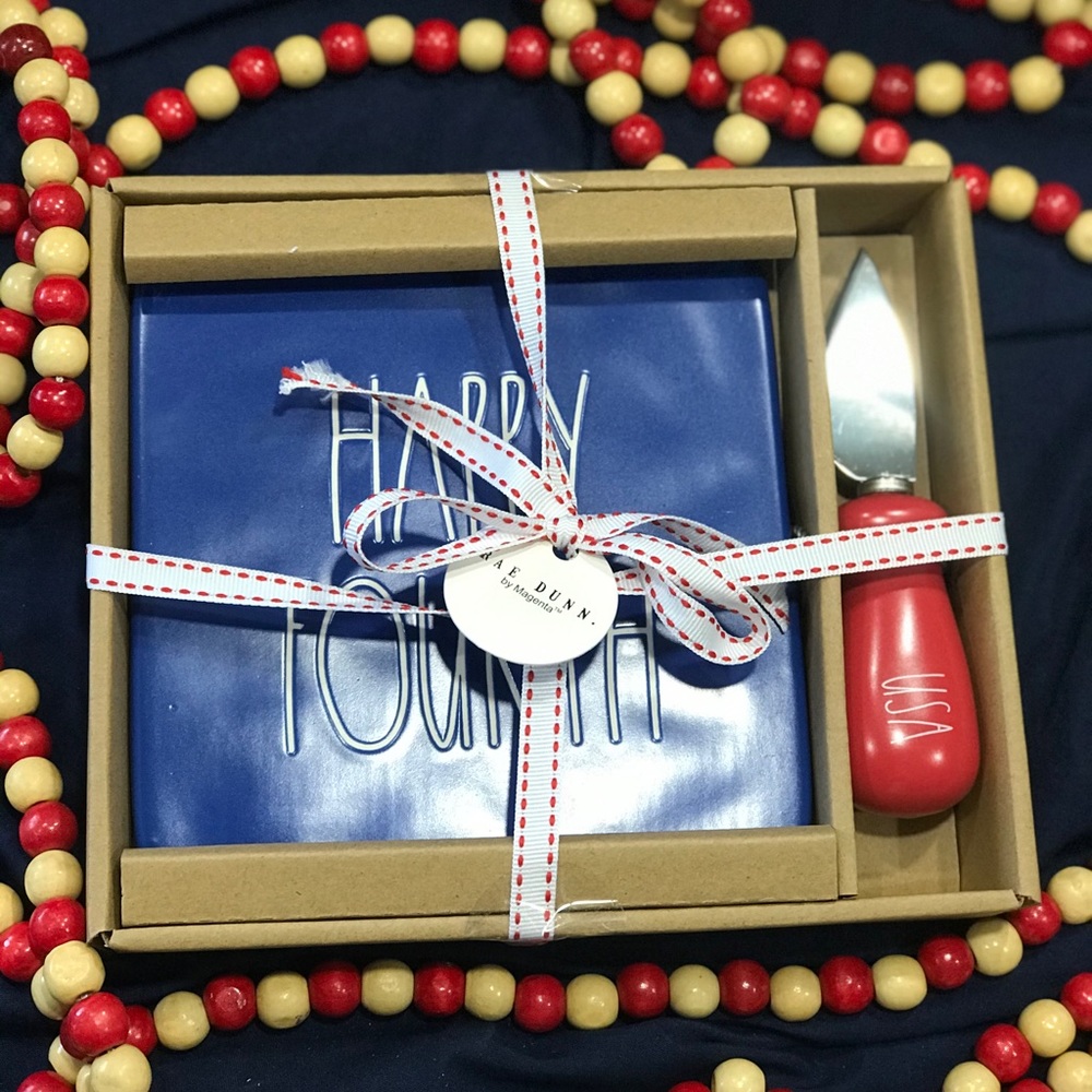 RAE DUNN | “HAPPY FOURTH” Cheese Set - Picture 3 of 3